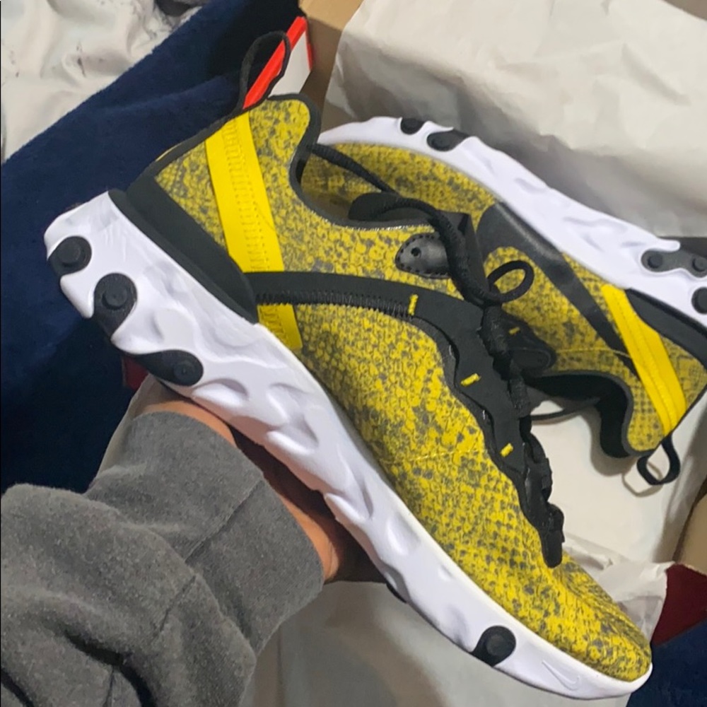 Nike Women’s React Element 55 - Picture 2 of 3